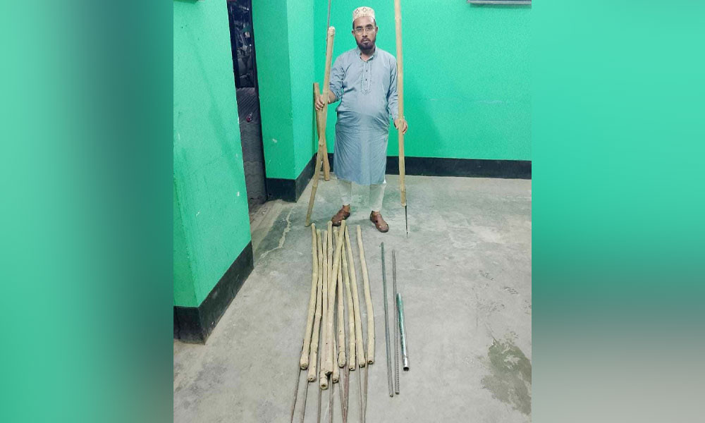 সিংড়ায় বিএনপির অফিস থেকে দেশীয় অস্ত্রসহ আটক ১